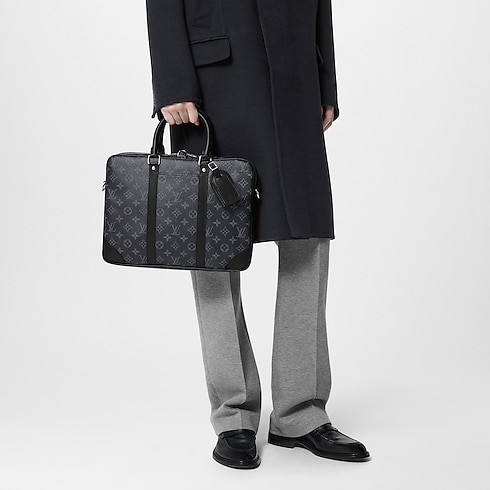 Porte-Documents Voyage PM Monogram Eclipse Homme Sacs Toutes les collections | LOUIS VUITTON (Zoom produit)