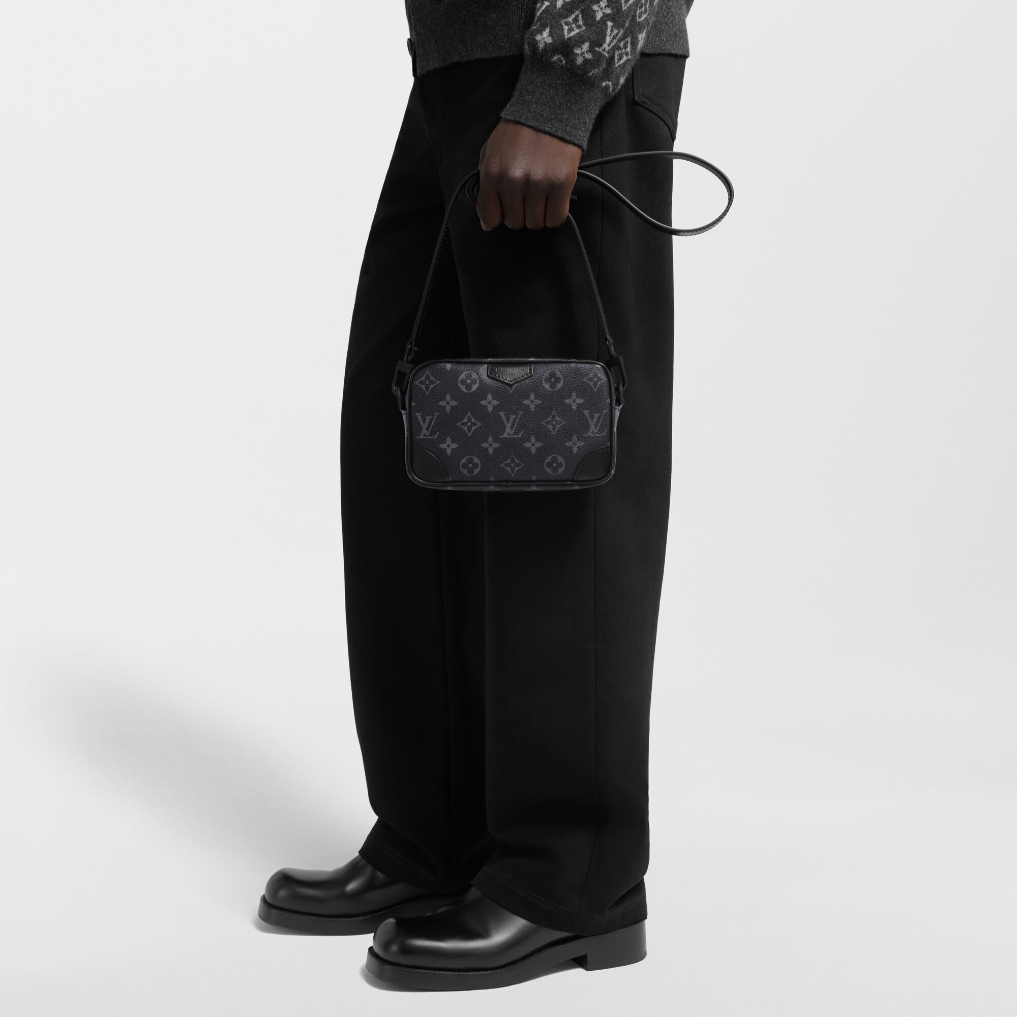 Portefeuille Trocadéro Wearable Toile Monogram Éclipse - Portefeuilles et  petite maroquinerie de luxe | Homme M14253 | LOUIS VUITTON
