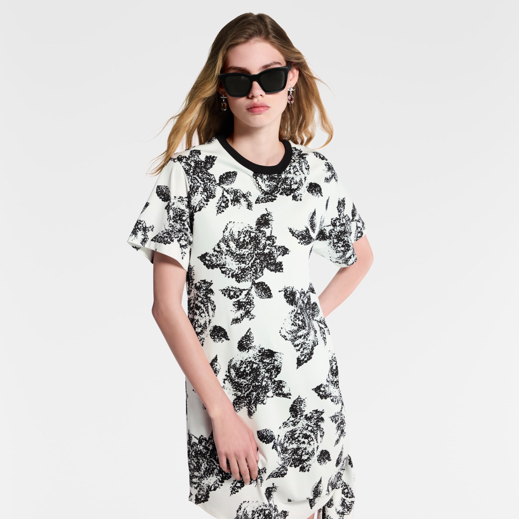 Robe tee-shirt à nœud et motif floral  Femme Prêt-à-porter Robes | LOUIS VUITTON (Zoom produit)