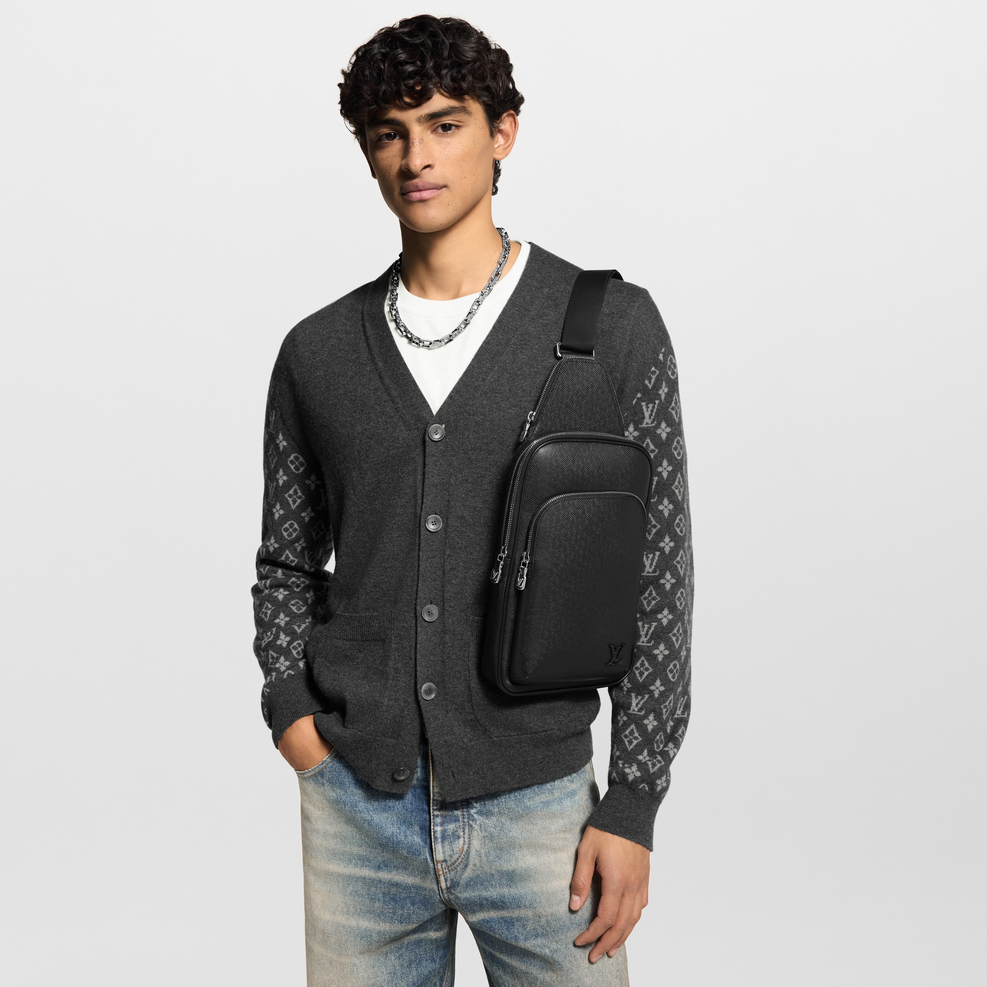 Sac Avenue slingbag NM Cuir Taïga Homme Sacs Toutes les collections | LOUIS VUITTON (Zoom produit)