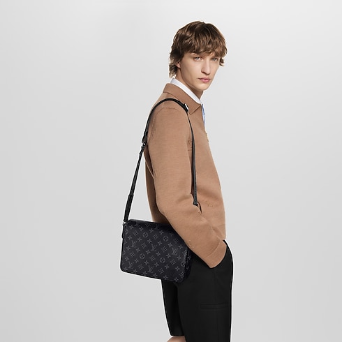 Sac District PM Monogram Eclipse Homme Sacs Tous les sacs | LOUIS VUITTON (Zoom produit)