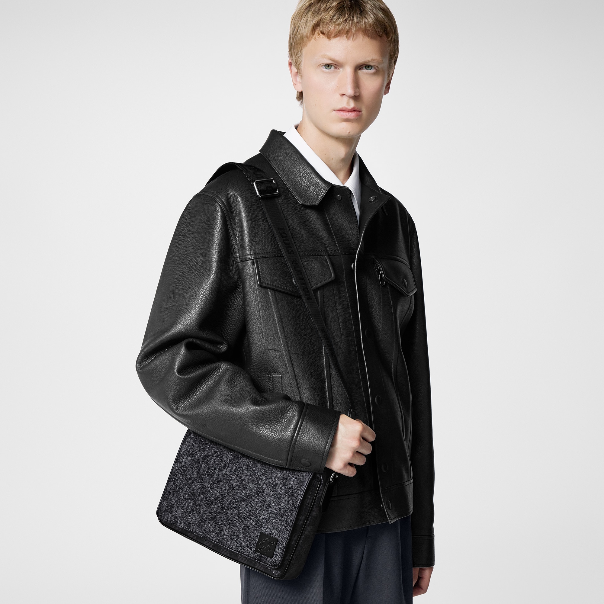 Sac District PM Toile Damier Graphite Homme Sacs Tous les sacs | LOUIS VUITTON (Zoom produit)