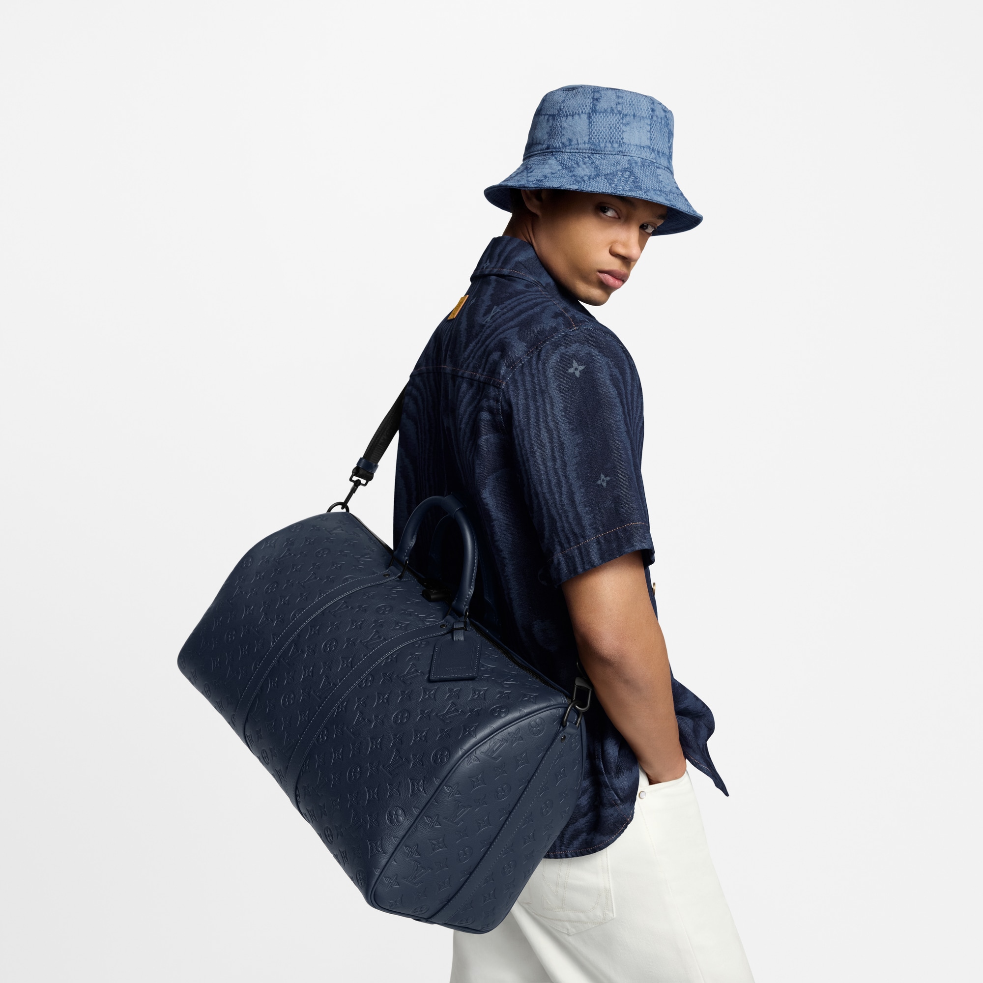 Sac Keepall Bandoulière 50 Monogram Shadow Sacs et Petite Maroquinerie Sacs Homme Icônes LV | LOUIS VUITTON (Zoom produit)