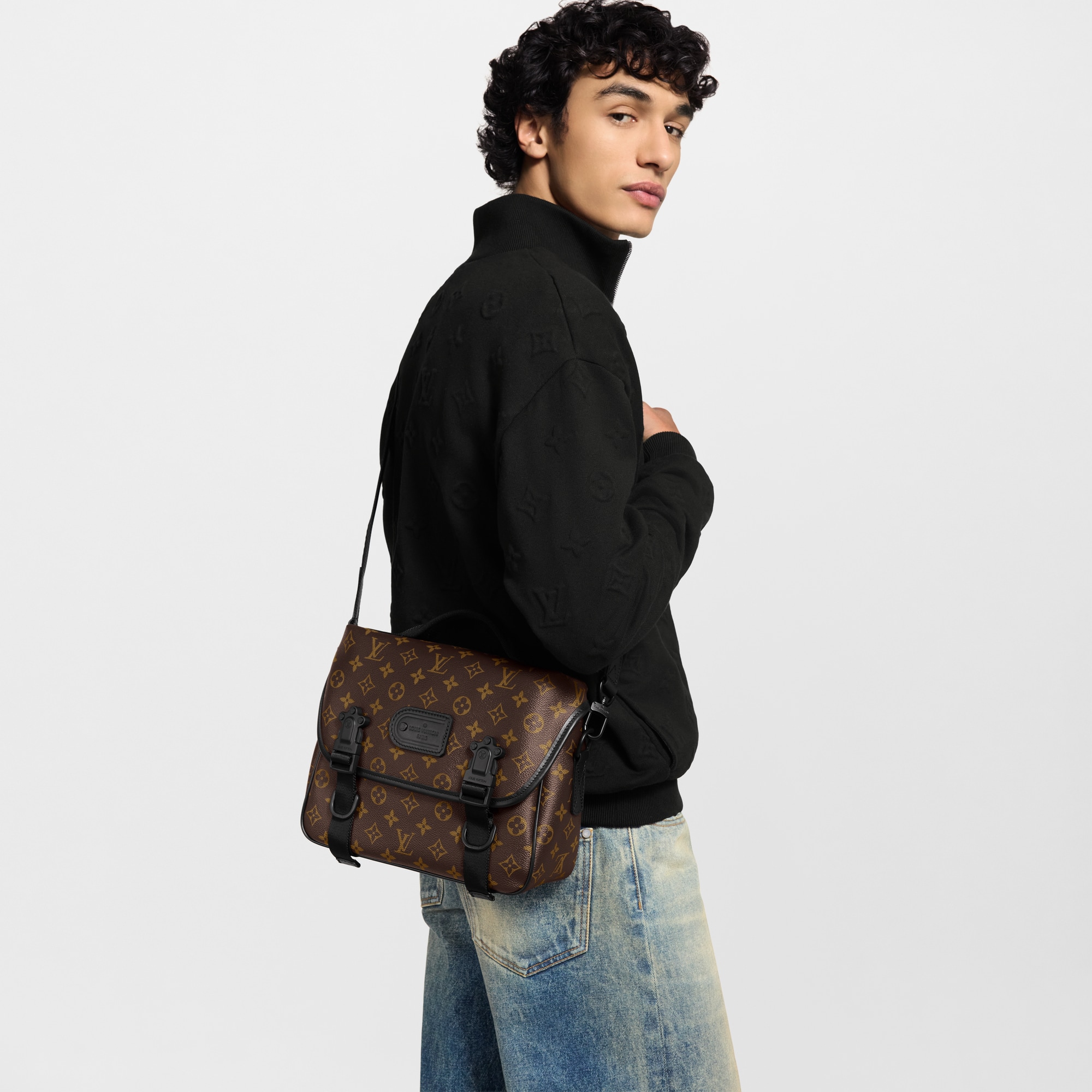 Sac Messenger LV Trail Toile Monogram Macassar Homme Sacs Toutes les collections | LOUIS VUITTON (Zoom produit)