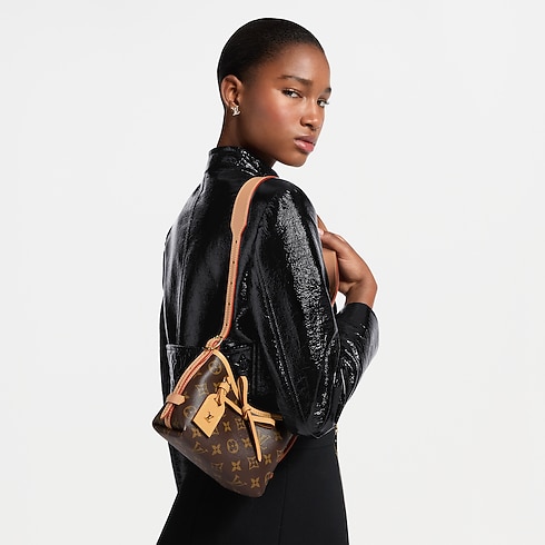 Sac Nano CarryAll Toile Monogram Femme Portefeuilles et petite maroquinerie Portefeuille chaîne et micro sacs | LOUIS VUITTON (Zoom produit)