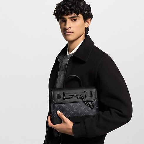 Sac Steamer PM Monogram Eclipse Homme Sacs Toutes les collections | LOUIS VUITTON (Zoom produit)