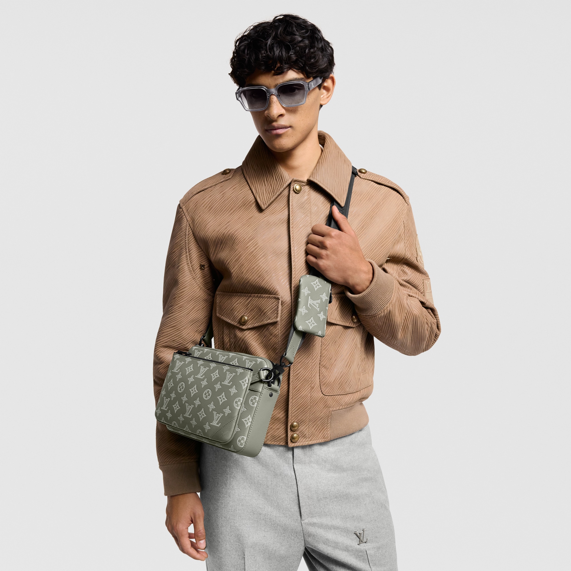 Sac Trio Messenger Cuir Monogram Shadow Homme Sacs Tous les sacs | LOUIS VUITTON (Zoom produit)