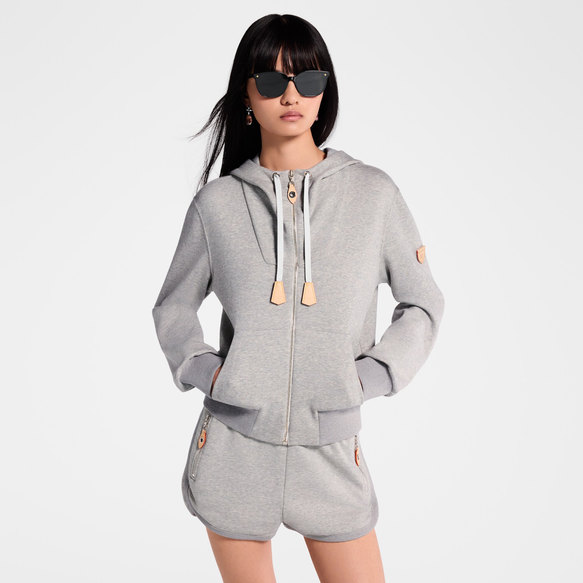 Sweatshirt à capuche et détails en cuir  Femme Prêt-à-porter Hauts | LOUIS VUITTON (Zoom produit)
