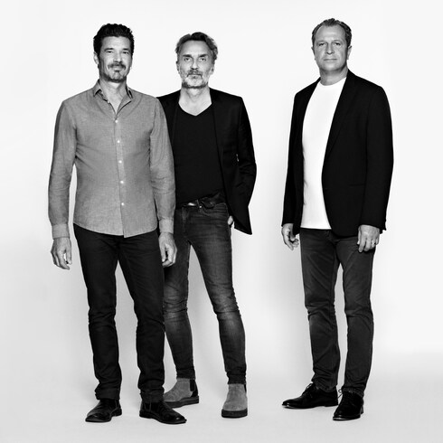 Table basse Serpentine PM par Atelier Oï Malles, Voyage et Maison Maison et Art de la Table Mobilier | LOUIS VUITTON