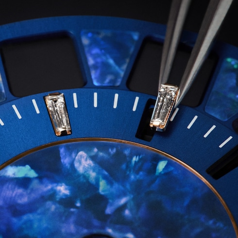 Tambour Spin Time, Automatique, 39,5 mm, or rose, opale et saphirs Montres Toutes les montres } | LOUIS VUITTON