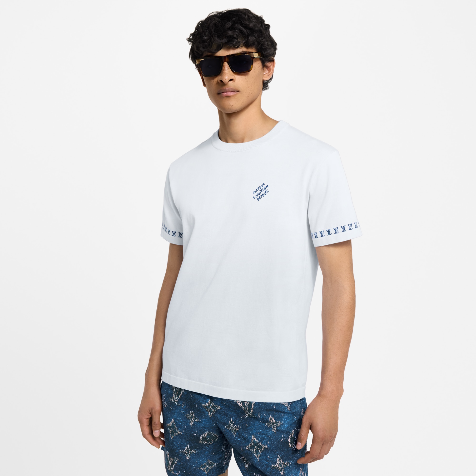 Tee-shirt manches courtes à détails LV  Homme Prêt-à-porter Tout le prêt-à-porter | LOUIS VUITTON (Zoom produit)