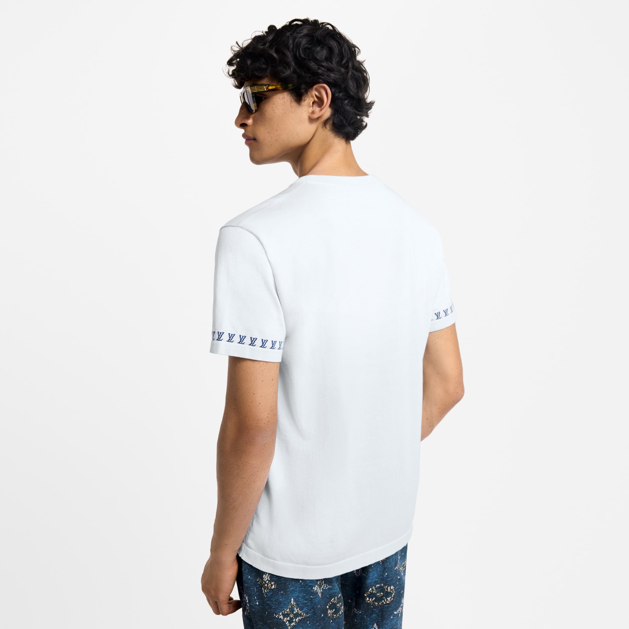 Tee-shirt manches courtes à détails LV  Homme Prêt-à-porter Tout le prêt-à-porter | LOUIS VUITTON (Zoom produit)