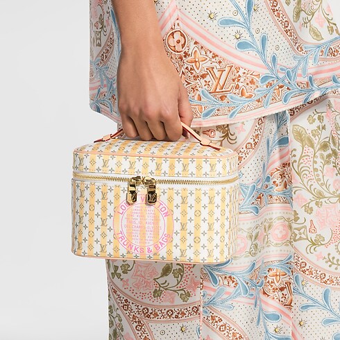 Vanity case Nice Mini Autres Toiles Monogram Malles, Voyage et Maison Sacs de voyage et Bagages roulants Accessoires de voyage | LOUIS VUITTON (Zoom produit)