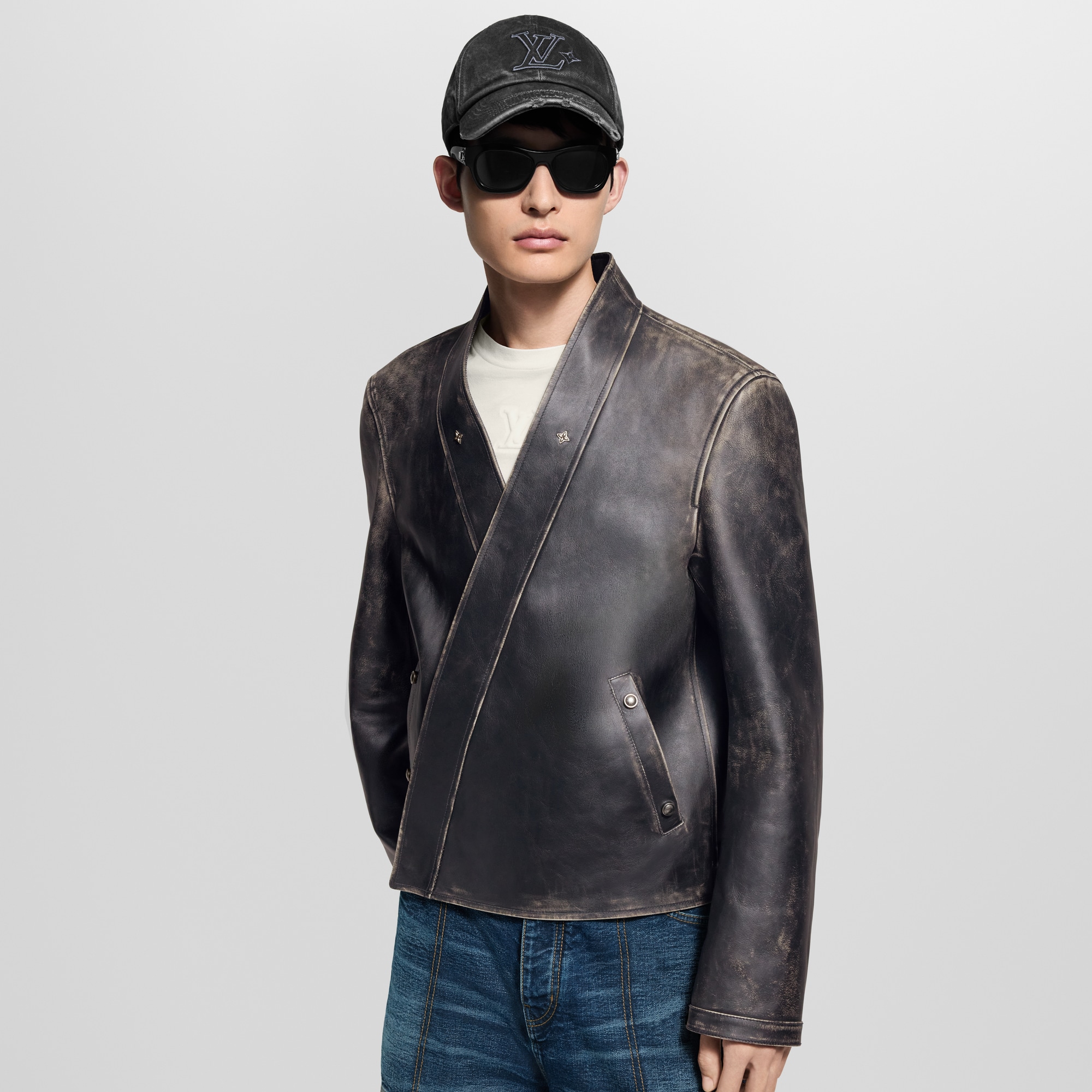 Veste style karaté en cuir  Homme Prêt-à-porter Manteaux et blousons | LOUIS VUITTON (Zoom produit)